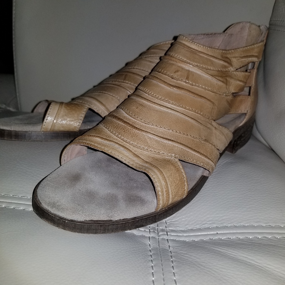 Diba True Deep Thought Gladiator Leather Sandals 7